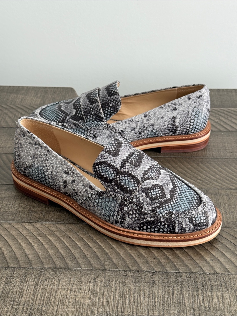 Vince Camuto Jorda Leather Loafers Blue & Gray Snakeskin Women’s Size7 M